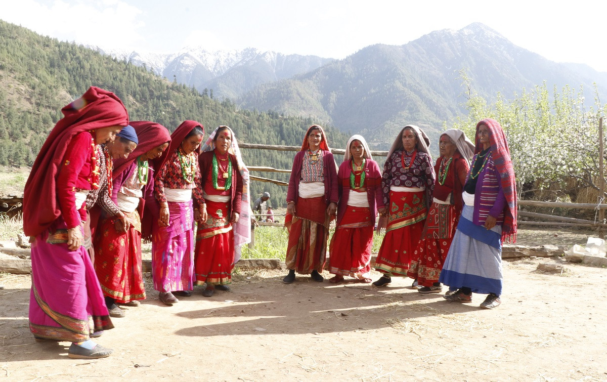 संरक्षणको पर्खाइमा साउने  सङ्क्रान्ति र देउडा